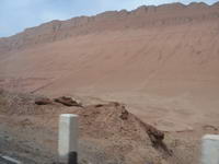 горы из красного песка